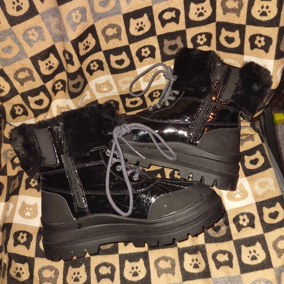 Torrid Black Lace Up Cold Weather Bootie EUC Wide Width - Picture 3 of 4